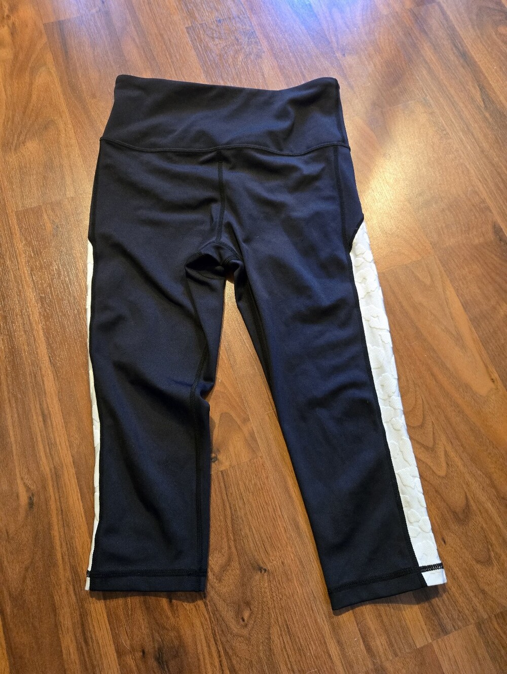 ZYIA White Leopard Stripe Light n Tight Hi-Rise Leggings Size 4